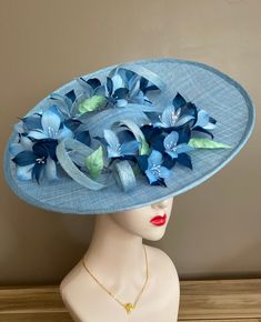 Three layers of sinamay saucer hat base with blossom Peruvian lily, elegant, light and comfortable to wear. Perfect for weddings, Royal Ascot horse races, cocktails, tea party, derby, or any hat wearing occasion. Key Features: ❤️Base Size Appr: From left to right 15" (39cm); From front to back 16.5-17" (42-43cm) Processing Time: ❤️1-3 business days Warm tips:  ❤️Group discount on 3 or more pieces, please contact me for further information on group discount. ❤️Due to the nature of my items, I do Saucer Hat, Art Hats, Ascot Horse Racing, Peruvian Lily, Fascinator Hats Diy, Mother Of The Bride Hats, Lily Blue, Tea Hats, Peruvian Lilies