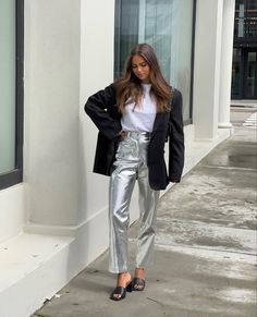 Jodielapetitefrenchie Silver Pants Outfit, Metallic Pants Outfit, Silver Metallic Pants, Silver Trousers, Silver Pants, Metallic Pants, Outfits Streetwear, Office Outfits, Bling Bling