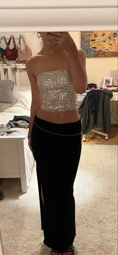 New Years Outfit Beach, New Years Eve Outfits Black Skirt, New Years Eve Outfits 2000s, Silver Metallic Top Outfit, New Year Club Outfits, Glittery Party Outfit, Concert Fit Aesthetic, Y2k Nye Outfit, Sparkly Blue Outfit