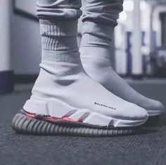 WTF-tênis-meia-socks-sneakers-tendência-ou-futuro (4) White Balenciaga, Balenciaga Speed Trainer, Balenciaga Sneakers, Balenciaga Speed, Sock Sneakers, Bloomingdales Fashion, Hype Shoes, Luxury Sneakers, Balenciaga Shoes