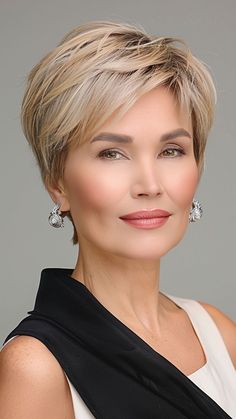 24 Wash-and-Wear Hairstyles for Older Women for Effortless Style Shorter Hair, Modern Haircuts, Choppy Hair, Short Grey Hair, Haircut Styles, Short Layered, Short Hairstyles For Thick Hair, Short Layered Haircuts