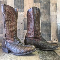 In Used Condition. Boots Have Marks, Scuffs, Scratches And Show Heel Wear. See Photos. No Rips Or Tears. Western Boots With Crocodile Pattern And Round Toe, Ostrich Legs, Cowboy Boots Mens, Star Boots, Vintage Cowboy Boots, Fantastic Shoes, Mens Cowboy, Oxford Dress Shoes, Boots Mens