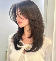 Hush cut Slightly Layered Hair Shoulder Length, Long Layered Haircuts For Short Hair, Layer Haircut For Medium Hair With Bangs, Haïr Cut For Women Long Hair, Later Haircut Medium, Layers Cut For Short Hair, Best Haircut For Medium Hair, Bob Cut Long Hair, Layers Haircut Medium Length