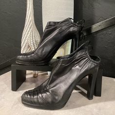 Genuine Leather Black Gucci Booties. Size 40 Gucci Ankle Boots For Formal Occasions, Gucci Formal Boots With Pointed Toe, Gucci Formal Pointed Toe Boots, Gucci Formal Ankle Boots, Gucci High Heel Boots For Formal Occasions, Gucci High-heeled Boots For Formal Occasions, Gucci High Heel Evening Boots, Gucci Pointed Toe Boots For Fall, Gucci Formal Boots For Fall