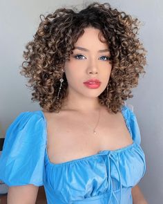 Curls are meant to be celebrated. 📸: camartins . . . . . #curls #curlyhairstyle #beautifulhair #beautiful #volumehair #hairgoals #cachos #cachinhos #lovemycurls #healthycurls #beautifulcurls #naturalhair #curlhairgirl Curly Hair Updo Tutorial Videos, Updo Tutorial Videos, Curly Hair Short Haircut, Afro Angel, Curly Hair Updo Tutorial, Dark Curly Hair, Updo Tutorial, Crimped Hair, Beautiful Braided Hair