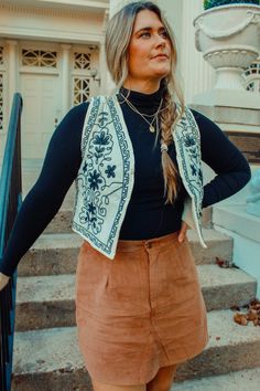 A great addition to your Fall essentials, a 70's inspired cropped vest, that will upgrade any outfit! - Features embroidery across the front in black with an open front, lightweight sleeveless floral detailed vest - Paired here with our Cotton Turtleneck in Black & Chelsea Corduroy Mini Skirt - Fits true to size | Model is 5’9” wearing a size Medium - Fabric: 97% POLYESTER 3% SPANDEX Colorful Turtleneck Outfit, Turtleneck And Vest Outfit, Corduroy Vest, Cotton Turtleneck, Cord Skirt, 90s Sports, Oversized Sweaters, Maxi Dress Pattern, Turtle Neck Sweater