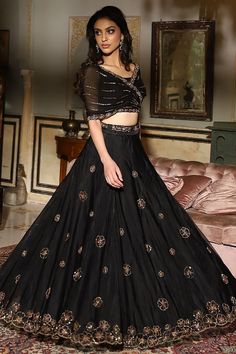 Lehenga Designs For Party, Black Lengha Blouse Designs, Lehanga Designs Stitched, Lehenga Designs For Stitching, Wedding Reception Dress Ideas For Guest, Guest Lehenga Ideas, Organza Lehnga Outfit, Black Lehenga Ideas, New Lehnga Designs 2024