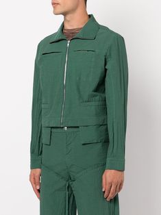 Find ECKHAUS LATTA Panelled Zip-up Jacket on Editorialist. emerald green garment dyed classic collar panelled design front zip fastening long sleeves cropped Green Utility Long Sleeve Outerwear, Green Long Sleeve Utility Outerwear, Green Long Sleeve Outerwear With Patch Pockets, Green Cotton Outerwear With Zipper Closure, Green Long Sleeve Outerwear With Zipper Closure, Green Long Sleeve Cropped Jacket For Fall, Green Collared Outerwear With Patch Pockets, Fitted Green Outerwear With Pockets, Dark Green Long Sleeve Outerwear With Pockets