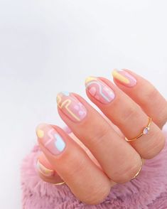 Spring Nails 2024: Short Styles Blossoming with Trendy Designs and Colors - divagaze.com Boo Nails, Short Nail Trends, Hottest Summer Nails, Colourful Party, Makeup Colorful, Summer Manicure, Painted Nails, Latest Nail Art, Party Nails