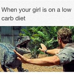 an image of a man touching a dinosaur in front of the caption that reads, tranquila mi amo, so let like una foto