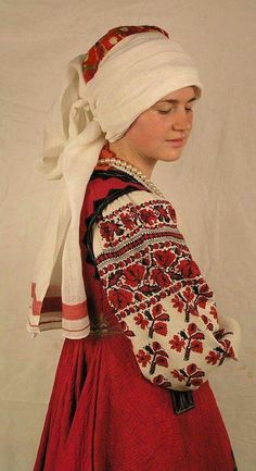 Lithuanian Clothing, Traditional Clothing Around The World, National Clothes, Hair Scarf Styles, Ukrainian Art, Folk Dresses, Folk Fashion