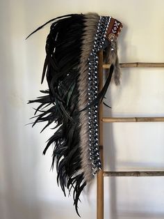 Long Natural color Indian Headdress Replica made with real rooster feathers and brown fur This great adult headdress is entirely handmade and truly adorable. Perfect photography prop for your special ocasion. Ties in the back for a perfect fit. This will be precious for your costume, or even room decor. Head circumference: 59 centimeters / 23 inches ✈️ Worldwide shipping 🐤 I only use authentic feathers ⛺️ I guarantee highest quality, 100% hand-crafted Ostrich Feather Trim Headpieces For Festivals, Festival Headpiece With Ostrich Feather Trim, Diy Feather Mohawk Headdress, Ram Horn Headdress, Tiger Headdress, Festival Ostrich Feather Trim Headpiece, Feather Headdress Native American, Indian Feather Headdress, Perfect Photography