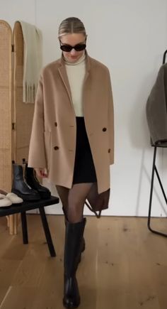 Dresses With Riding Boots Fall, Fall Outfits Riding Boots, Beige And Black Winter Outfit, Riding Boots And Skirt Outfit, Black Riding Boots Skirt Outfit, Riding Boots With Skirt, Skirt And Riding Boots Outfit, Black Tights Boots, Riding Boots And Dress Outfit