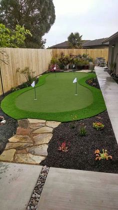 Putting green sideyard Small Backyard Golf Ideas, Golf Green Backyard Diy, Backyard Putt Putt, Arizona Backyard Landscaping, Grass Backyard, Backyard Transformation, Arizona Backyard