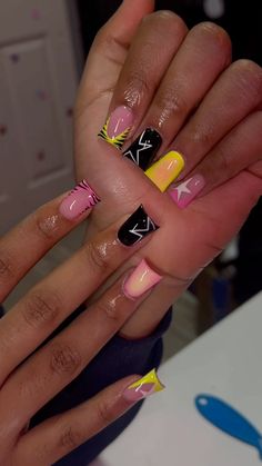 Short Inspo Nails, Short Nail With Design, Short Acrylic Nails Ideas Square, Back To School Nail Ideas For Teens, Short Nail Sets Black Women, Colorful Nail Designs Acrylics, Short Nail Ideas Black Women, Short Nail Sets Acrylic, Short Design Nails