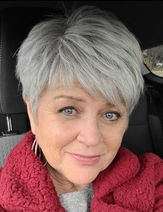 Easy Haircuts, Short Silver Hair, Natural Wavy Hair, Mom Hairstyles, Short Hair Over 60, Short Hair Haircuts, Long Layers, Short Hair Older Women