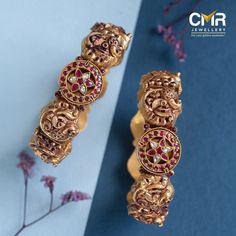 Antique Bangles Indian Gold, Gold Antique Bangles, Antique Gold Bangles Design, Kadas Bangles, Simple Gold Bangle, Gold Bangles Indian, Ethereal Elegance