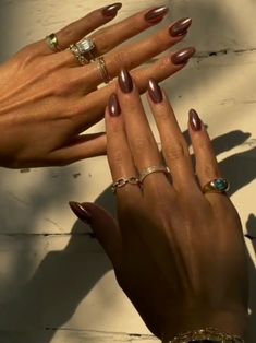 Autumnal Chrome Nails, Chocolate Brown Glazed Donut Nails, Chocolate Brown Glazed Nails, Amber Chrome Nails, Call 2023 Nails, Chrome Nails Autumn, Brown Iridescent Nails, Dark Holographic Nails, Brown Crome Nails Design