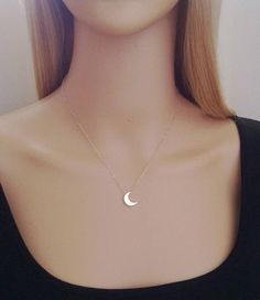 Thumbprint Jewelry, Cresent Moon Necklace, Silver Moon Necklace, Dainty Jewelry Necklace, Womens Jewelry Trends, Silver Necklace Simple, Moon Necklace Silver, Minimal Jewelry