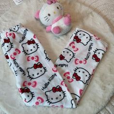 Sanrio Hallo Kitty Pyjama Hose schwarz rosa Anime Flanell Frauen warm Wolle wei Cartoon lssig Home Hose Herbst Grils Hose Size: A6.  Color: XL 57-67kg. Pjs Hello Kitty, Aesthetic Cinnamoroll, Hello Kitty Pajama Pants, Hello Kitty Pants, Hello Kitty Summer, Warm Pants, Pajamas Comfy, Cute Pajamas, Flannel Women