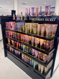 Victoria Secret Vanilla, Victoria's Secret Perfume, Preppy Makeup, Victoria's Secrets, Teeth Braces, Perfume Collection