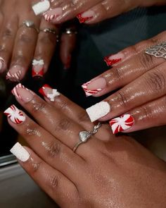 Mail Designs Christmas, Christmas Nails With Lights, Christmas Nails Stilleto Shape, Candy Cain Nails, Winter Stiletto Nails Designs, Candy Cane Nails Acrylic, Medium Christmas Nails, Christmas Nails Short Red, Christmas Toes Nails