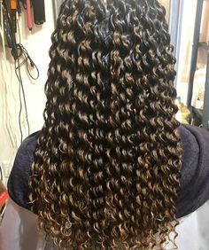 No Volume Curly Hair, Curly Dark Brown Hair With Highlights, Short Curly Hair Styles, The Wet Look, Hairstyle Easy