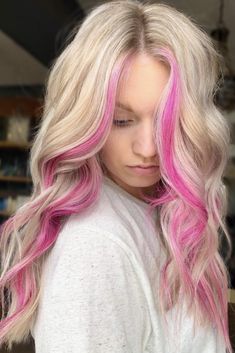 Hair Face Frame Layers, Streaks In Blonde Hair, Pink Streaks In Blonde Hair, Hair Streaks Blonde, Face Frame Layers, Blonde Hair Bright, Blonde And Pink Hair, Balayage Pink, Dyed Hair Ideas