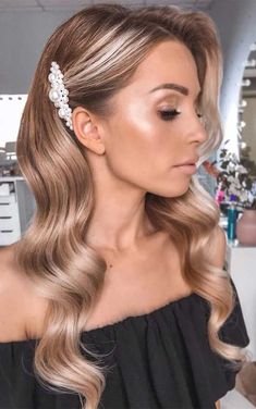 Fan Hairstyles, Messy Hair Updo, Makeup Tip, Romantic Wedding Hair, Hairstyles Wedding, Peinados Fáciles Para Cabello Corto, Wedding Hair Inspiration, Wedding Hair Down, Long Blonde