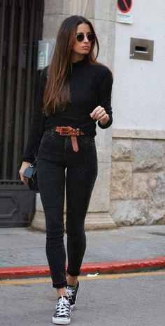 Outfit Cool, Simple Winter Outfits, Woman In Black, Simple Fall Outfits, Outfit Chic, Looks Black, Sylvester Stallone, All Black Outfit, Thanksgiving Outfit