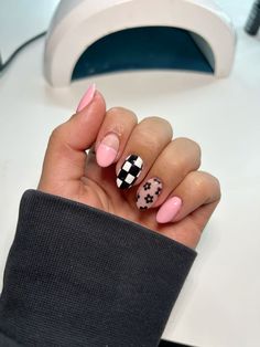 Simple Checkered Nails, Nail Ideas For Work Simple, Cute Short Checkered Nails, Short Black Almond Nails Designs, Checkered And Smiley Nails, Nail Inspo Almond Checkered, Short Gel Nails Checkered, Checkered Nail Ideas, Checkered Gel Nails