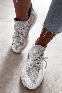 Runner Fluo Sneakers Bell Jeans, Block Sandals, Bow Flats, Denim Romper, Martin Boots, Pragmatic Play, Shoes And Boots, Adidas Yeezy Boost, Womens Fashion Trends