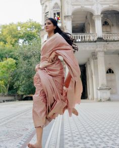 Spirited lightness.  Adorned with a Kadhua lattice made of Real Zari, Tilfi's soft pink 'Nasrin' saree is breathtakingly light despite its dense and intricate pattern.  #Tilfi #TilfiSaree #BanarasiSaree #SRKKJPK10005 Saree Model, Diwali Outfit, Diwali Outfits, Model Shoot, Wedding Plan, Saree Models