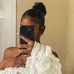 Cozy Aesthetic Hairstyles, Middle Of Head Bun, Quick Cute Hairstyles For Black Women Natural, Different Slick Hairstyles, Slick Back With Natural Hair, Slick Back Wash And Go, Hair Styles Black Women Ponytails, Curly Hairstyles For Black Women Ponytail, Hảir Style Black Women Natural