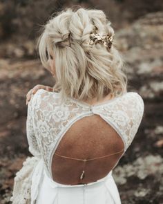 Elegant Wedding Hairstyles For Gentle Brides ★ elegant wedding hairstyles half up half down boho swept clairemadelinephotography Wedding Hairstyles Short Hair, Elegant Wedding Hairstyles, Short Bridal Hair, Κούρεμα Bob, Wedding Hairstyles Medium Length, Elegant Wedding Hair, Wedding Hairstyles Half Up Half Down, Summer Hairstyles For Medium Hair, Short Wedding Hair