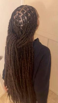 @aziaatbh 36 Inch Soft Locs Styles, Long Butterfly Locs With Color 30, Large Part Faux Locs Black Women, Styles For Fox Locs, Medium Knotless Soft Locs, Loc Ideas Black Women, Middle Part Faux Locs, 30 Inch Soft Locs Hairstyles, Soft Locs Straight