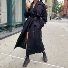 Monogram Black Size 36- Us 6 Louis Vuitton Coats Women, Trench Coat Street Style, Louis Vuitton 2020, Oversized Trench Coat, Black Trench Coat, Trench Coat Outfit, Romee Strijd, Coat Street Style, Sneakers Street Style