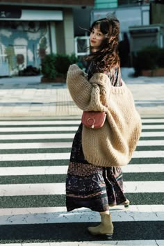 Big Sweater Outfit, Spring Outfits Japan, 일본 패션, Fashion Design Collection, Fashion Forms, Model Inspo, Style Inspiration Winter, Japanese Street Fashion, 가을 패션