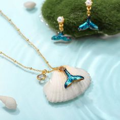 Do you like mermaid tail jewelry? Do you want a 18k gold chain? Just get Mermaid Tail Necklace, a piece of natures jewelry. This is a special necklace from Selenichast jewelry store. Get your tail to the beach with this Mermaid Tail Necklace. This necklace features a hand-enamelled mermaid tail in the centre and a gemstone suspended from the chain. Each elements has been carefully hand curved and adorned to bring the lovely creature to life. Why not wear it and show everyone your connection to t Mermaid Jewelry Necklaces, Mermaid Shell Necklace, Mermaid Melody Necklace, Mermaid Tail Necklace, Whale Tail Necklace, 18k Gold Necklace, 18k Gold Chain, Special Necklace, Beach Necklaces