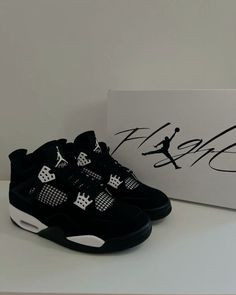 😍😍😍 Jordan 4 White, Jordan 4’s, Trendy Shoes Sneakers, Black Nike Shoes, Pretty Shoes Sneakers, Kicks Shoes