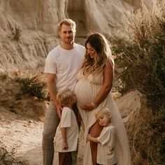 Kathryn Miranda Yates (@kathrynmyates) • Instagram photos and videos Summer Maternity Photos, Maternity Photography Outdoors