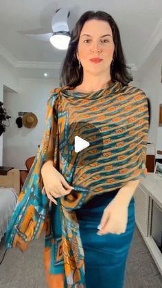 How To Tie A Scarf As A Shawl, How To Wear Summer Scarf, Scarf Styles Summer, Large Scarf Tying Ideas, How To Wear A Pashmina, How To Wear A Shawl, Scarves How To Wear, How To Style A Scarf, Ways To Wear A Shawl