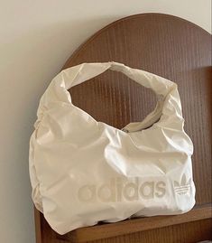 Tas Lv, Stylish School Bags, Girly Bags, What In My Bag, Fancy Bags, Adidas White, Pretty Bags, Mode Inspo, 가을 패션