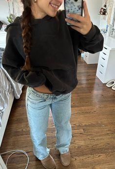 Winter Clothes Inspo Outfit, Essential Popover Hoodie, Sweatshirt Inspo Outfit, Comfrt Hoodie Outfit, Hoodie That Hoodies, Cute Hoodies Outfits, Hoodies That Hoodie, Clothes For School Ideas