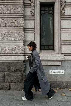 This trenchcoat features an oversized fit. It has padded shoulders and a lapel design. This trenchcoat features a double button closure, welt front pockets and a back slit detail. Oversized Trench Coat Outfits, Trenchcoat Outfit, Lapel Design, Oversized Trench Coat, Trench Coat Outfit, Grey Trench Coat, Trench Coat Style, Coat Outfits, Na Kd