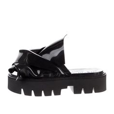 Black No. 21 X Kartell Rubber Slides Ruffle Embellishment Platforms: 4.5” Elegant Black Slides For Summer, Elegant Black Slides For Evening, Black Evening Slides For Spring, Black Patent Leather Open Toe Sandals, Chic Black Patent Leather Sandals, Elegant Black Slides For Beach, Elegant Black Beach Slides, Chic Black Synthetic Slides, Elegant Black Synthetic Slides