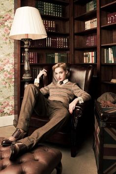 British Dandy Style, Dandy Look, Socks And Loafers, Tomboy Stil, Portret Feminin, Dandy Style, Masculine Fashion, Tim Walker, Shotting Photo