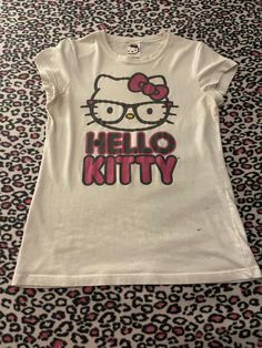 Hello Kitty Shirt Design, Hello Kitty Fits Y2k, Pink Hello Kitty Graphic Tee, Hello Kitty T-shirt, Hello Kitty Shirt Outfits, Hello Kitty Y2k Aesthetic, Shirts Hello Kitty, Nerd Hello Kitty, Darker Outfits