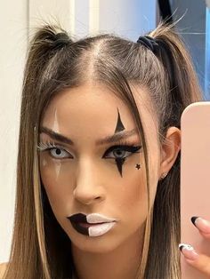 45+ Horrifying Halloween Makeup Ideas for Women - HubPages Halloween Makeup Inspo Clown, Clown Makeup Easy Simple, Halloween Makeup And Costumes, Minimalist Clown Makeup, Scary Easy Makeup, Heloween Make Up, Basic Clown Makeup, Simple Halloween Makeup Looks Easy, Halloween Cute Makeup