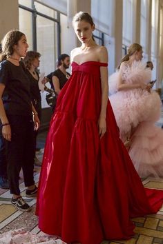 Giambatista Valli Strapless Fancy Dress, Statement Dresses, Giambattista Valli Couture, Giambattista Valli Haute Couture, Whimsical Dress, Vetements Clothing, Long Red Dress, Long Red